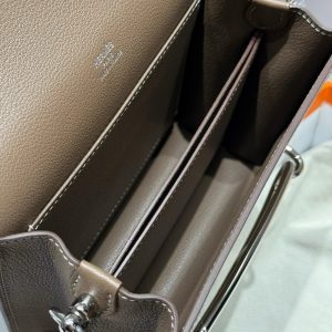 The interior view of the Hermès Roulis bag