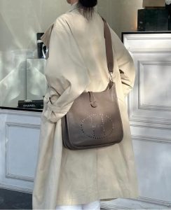 Hermès Evelyne 33 bag in taupe leather with perforated "H" logo