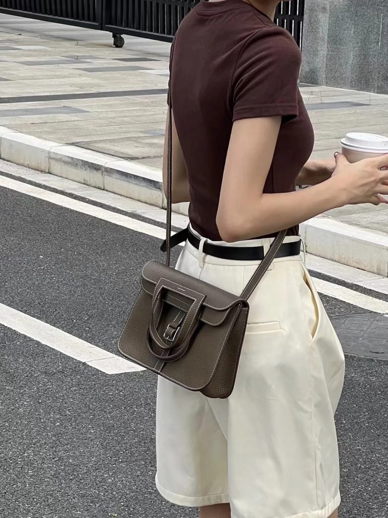 Hermès Halzan 25 crossbody bag worn over the shoulder
