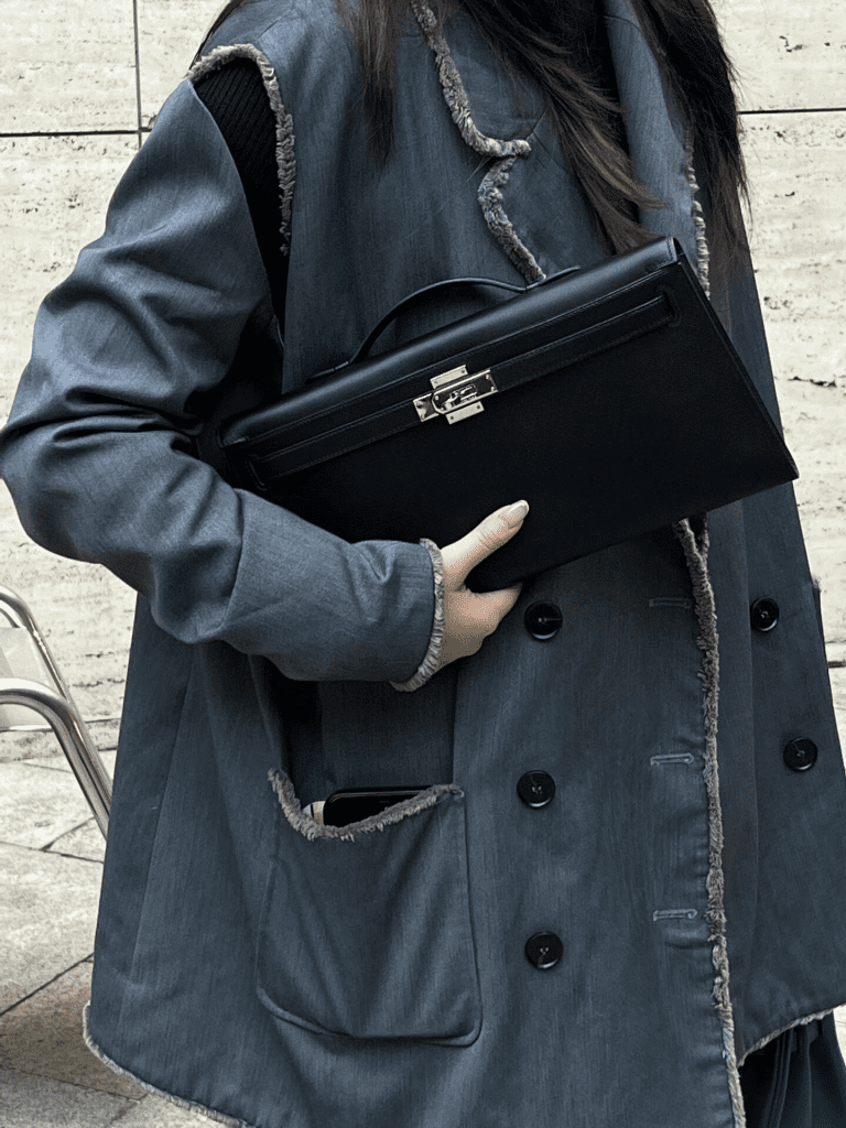 Hermès Kelly Cut clutch in black leather, a luxurious and stylish accessory for formal events.