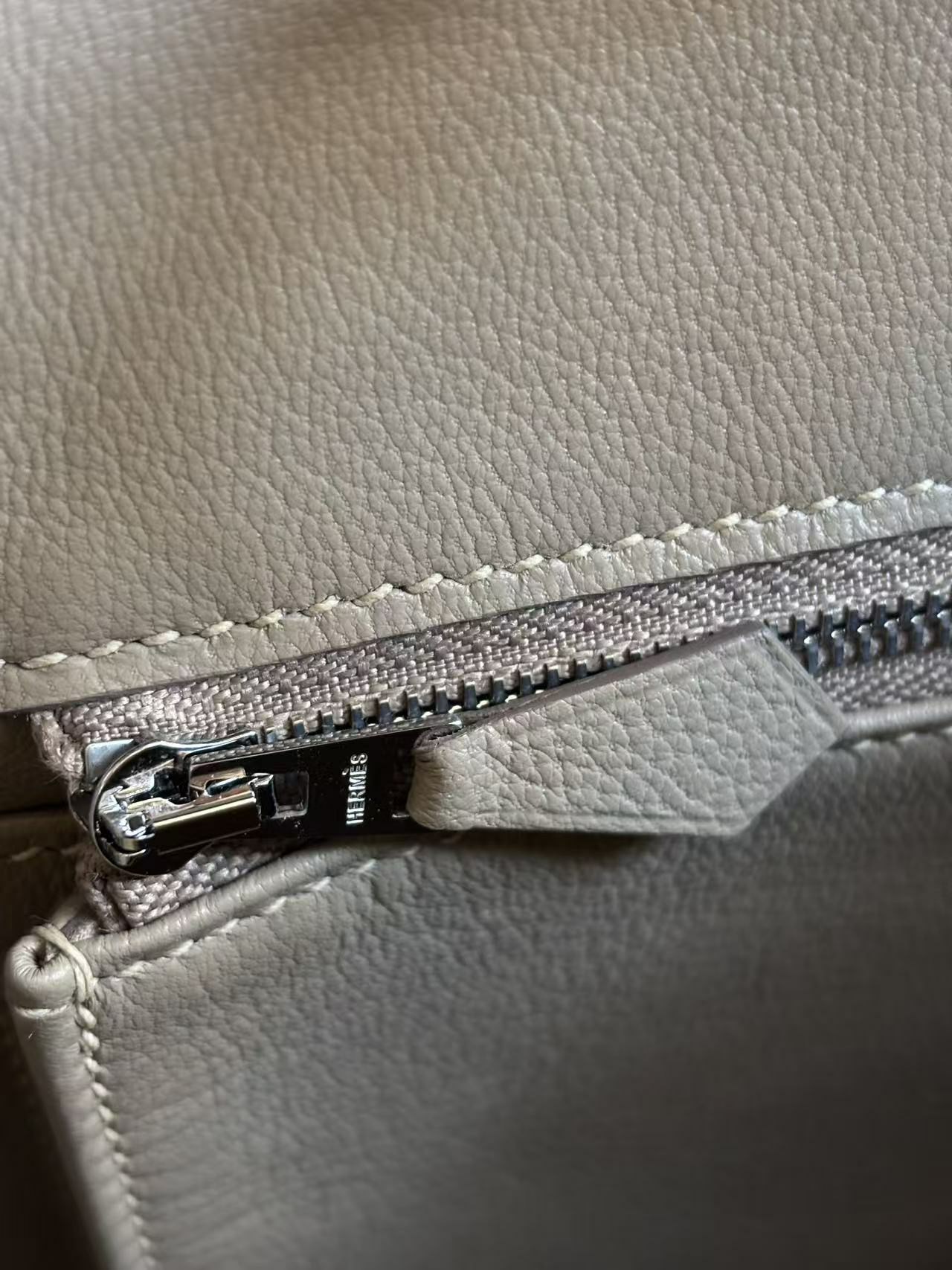 Close-up of the internal zipper pull on a Himalaya Birkin